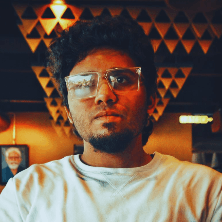 student after completing digital marketing classes in chennai