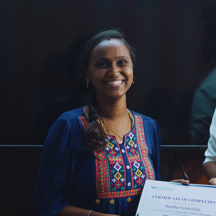 student with certification after digital marketing classes in chennai