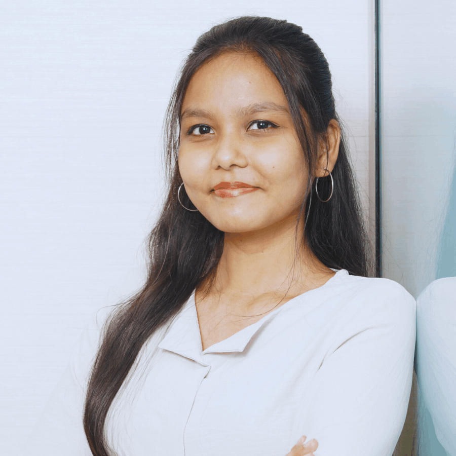 Student achieving career growth through digital marketing course placement